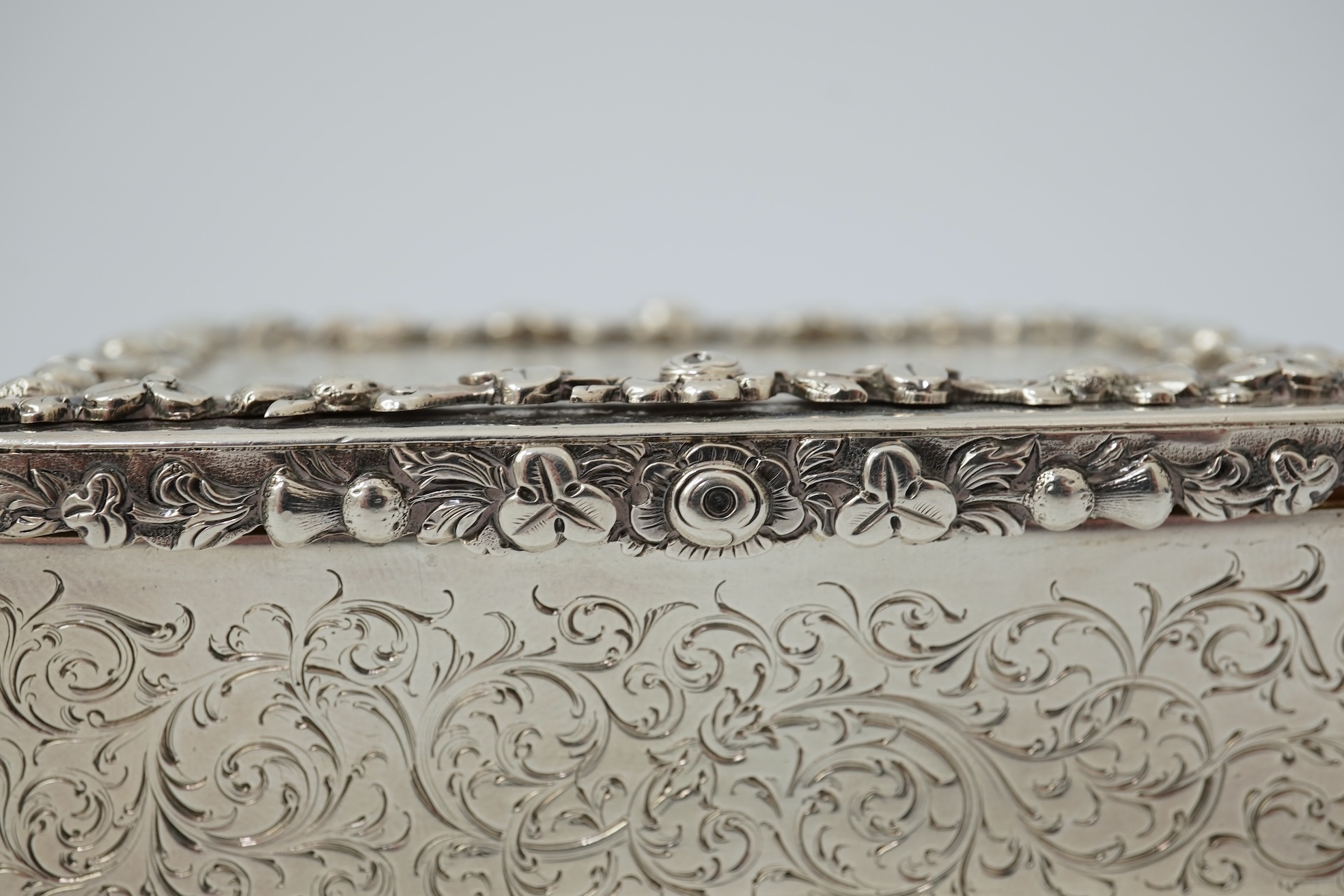 A good early Victorian silver snuff box, by Edward Edwards II